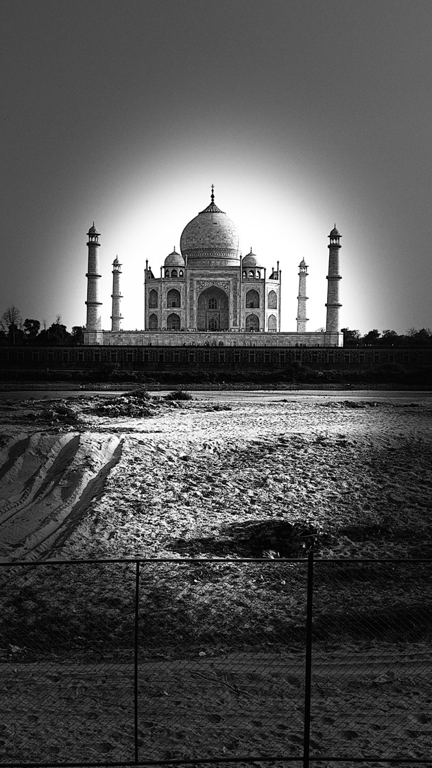 O Taj Mahal em preto e branco, fotografia de Sylvia Cury
